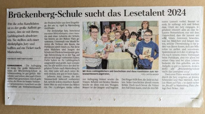 Artikel über die Talentsuche an der Brückenberg-Schule 2014, mit Gruppenfoto von Teilnehmern.